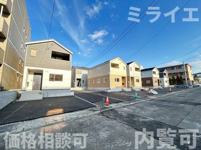 【新築戸建】札幌市厚別区もみじ台北6丁目10棟の前面道路含む現地写真