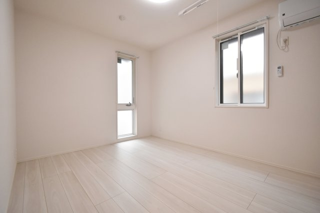 トリシア上甲子園の洋室