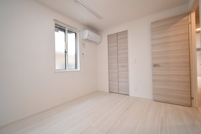 トリシア上甲子園の洋室