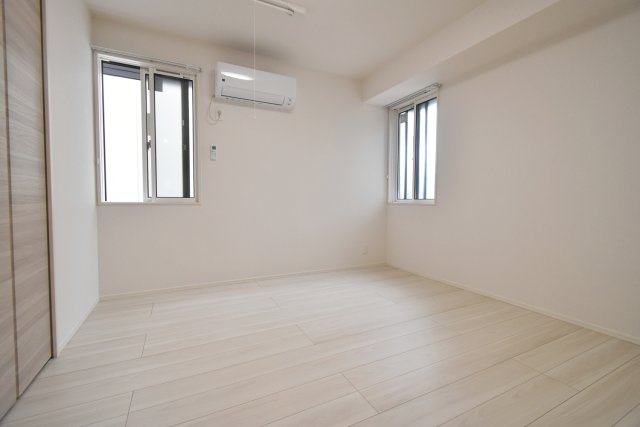 トリシア上甲子園の洋室