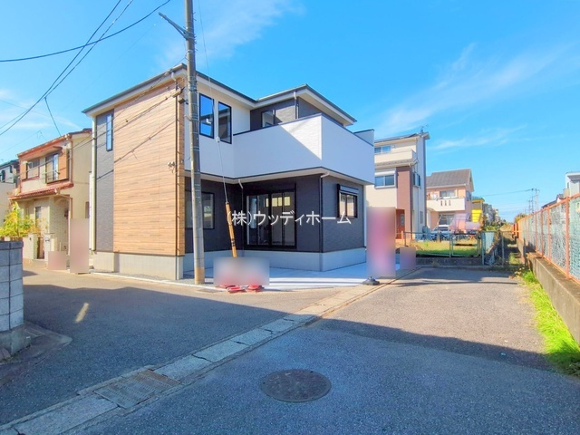 越谷市大沢12期　新築一戸建ての前面道路含む現地写真