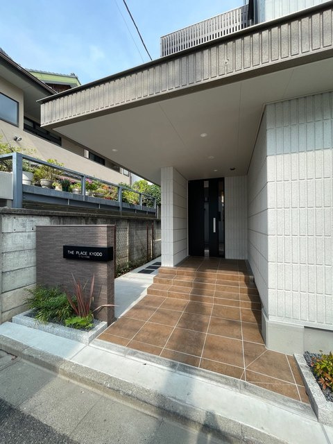ザ・プレイス経堂のエントランス|オートロック付きのエントランス