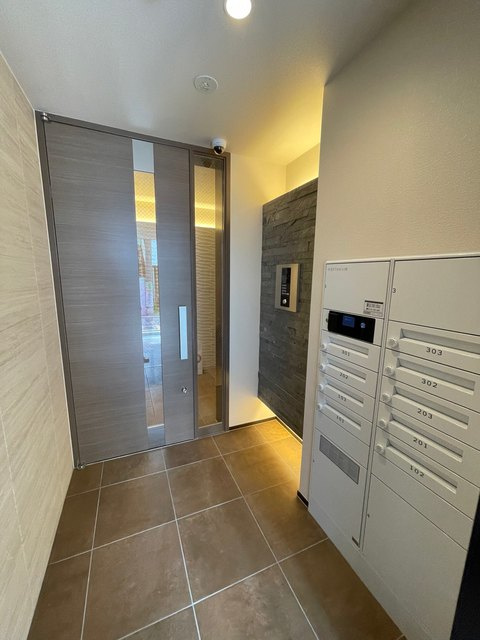 ザ・プレイス経堂のロビー|オートロック付きのエントランス