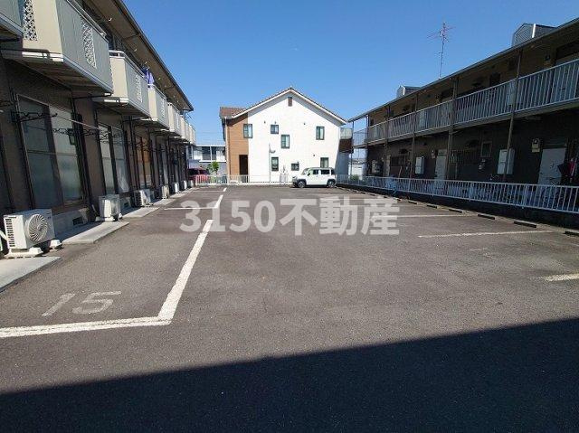 ロイヤル小塩Vの駐車場