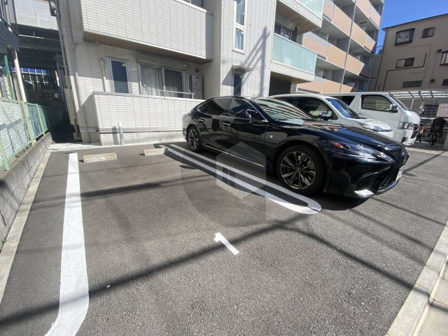 ラフィーネクローバーの駐車場