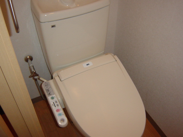 メゾンアイリスのトイレ|シャワー付トイレ