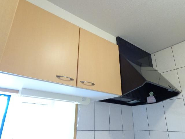 メゾンアイリスのキッチン|キッチン上収納