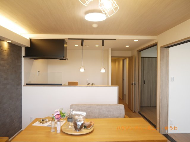 【居間・リビング】 | パーク・エステート上板橋 | 光と風があふれる開放的なリビングダイニングには自然と家族みんなが集まってきます。