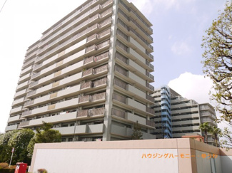 【外観】 | 総戸数298戸のビッグコミュニティ。集会室・キッズルームもあります