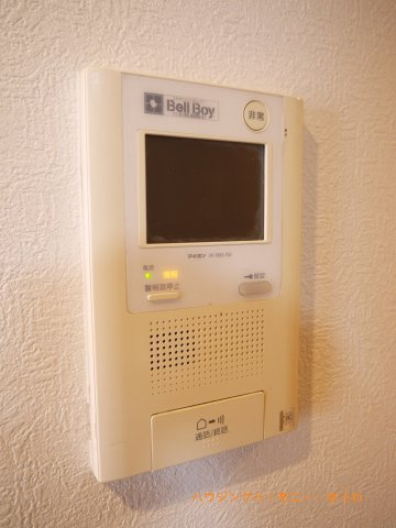 【セキュリティ】 | パーク・エステート上板橋 | 来訪者の様子を室内TVモニターでチェック。