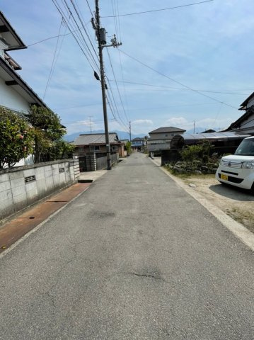 宇高町2丁目　売土地の前面道路含む現地写真