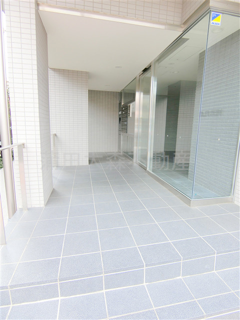 VER　FLAT(ベールフラット)のエントランス|防犯カメラTVモニター付オートロック　エントランス　