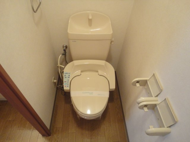 メゾン・弘西のトイレ|シャワー付トイレ