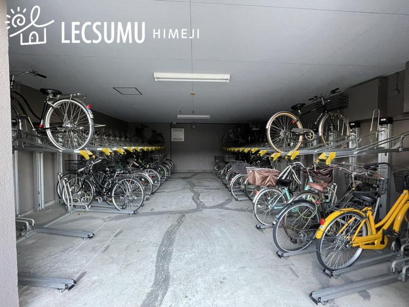 プレステージ姫路西飾磨の駐輪場