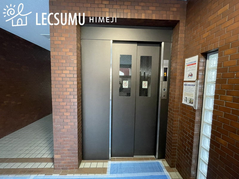 プレステージ姫路西飾磨のエントランス