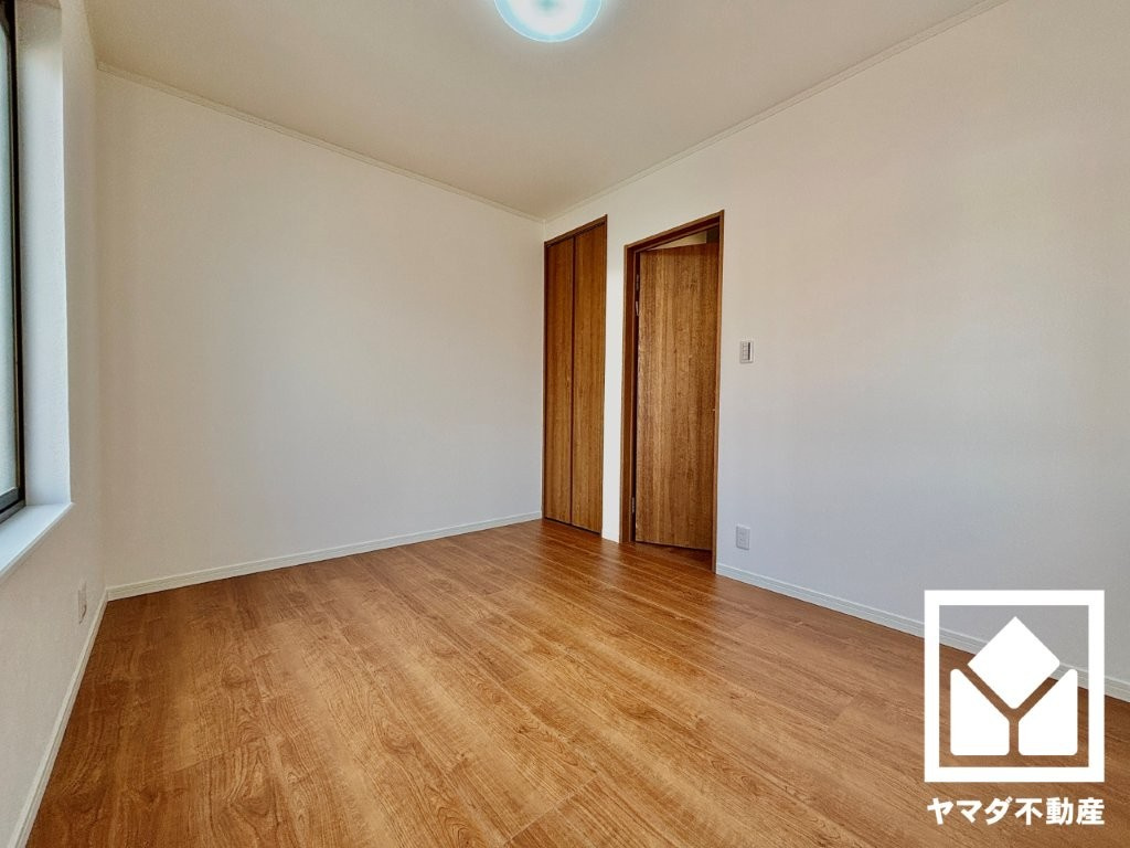 八幡市八幡吉原の洋室