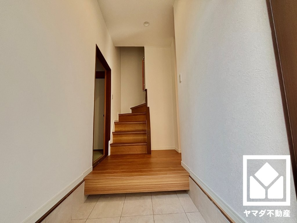 八幡市八幡吉原の玄関