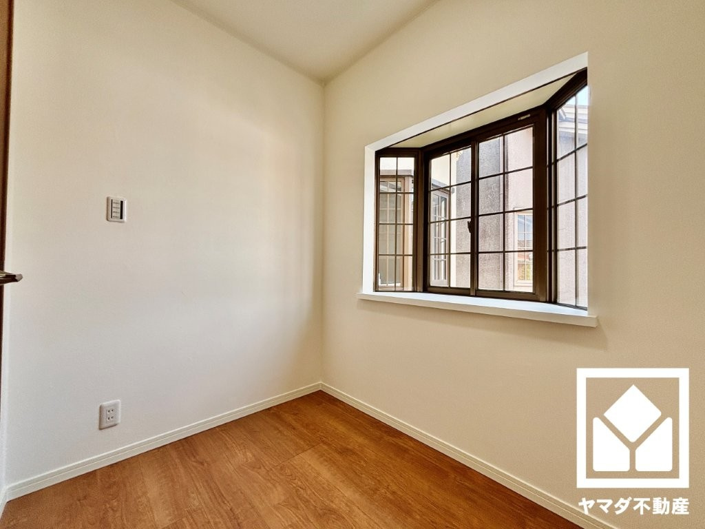 八幡市八幡吉原の洋室