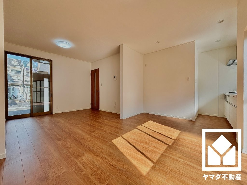 八幡市八幡吉原の居間・リビング