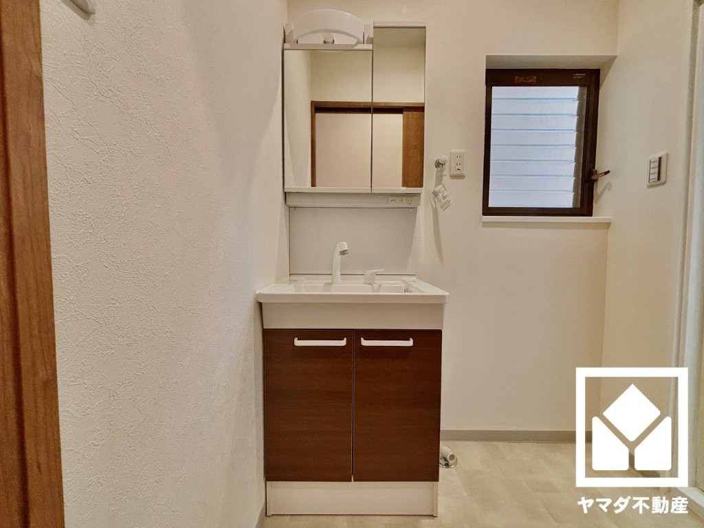 八幡市八幡吉原の独立洗面台