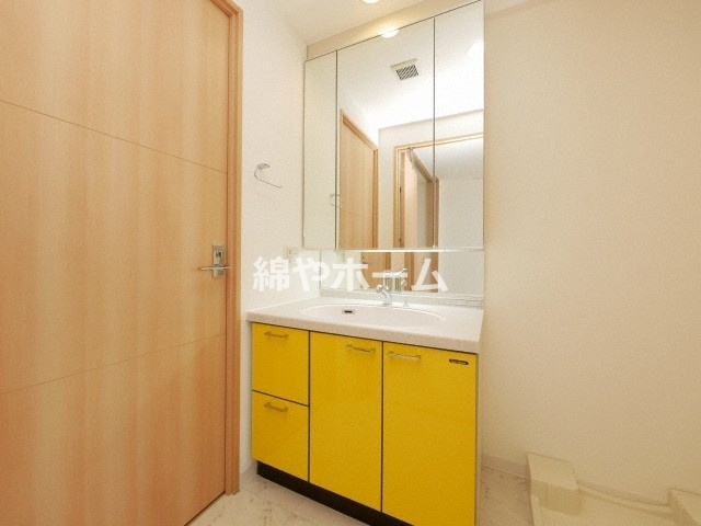 ロイヤルパークスなんばの独立洗面台|独立洗面化粧台が付いています