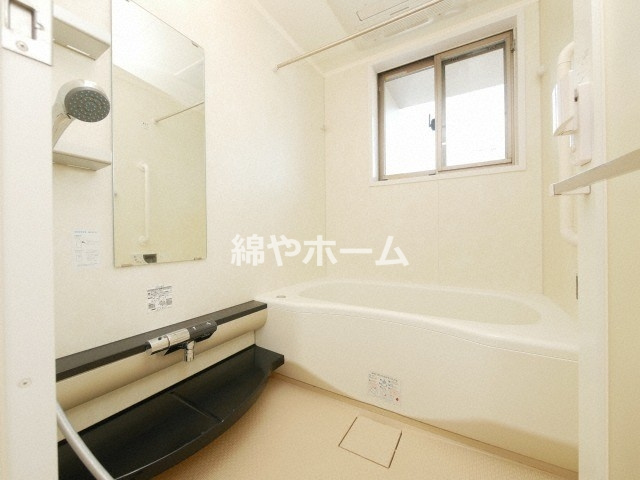 ロイヤルパークスなんばの浴室|落ち着いた空間のお風呂です