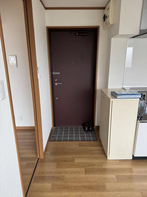 市川市八幡２丁目の賃貸マンションの玄関