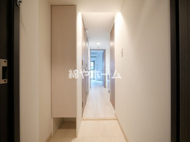 エスリード難波ステーションゲート　ノーステラスの玄関|明るい玄関です