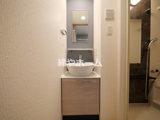 エスリード難波ステーションゲート　ノーステラスの独立洗面台|独立洗面台で身支度をすべて済ませてしまいましょう