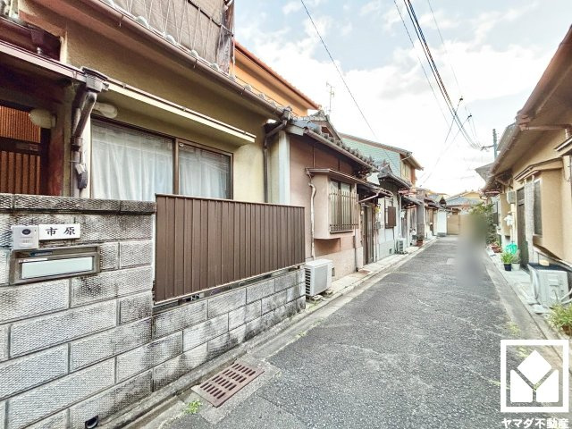 伏見区深草稲荷鳥居前町の外観