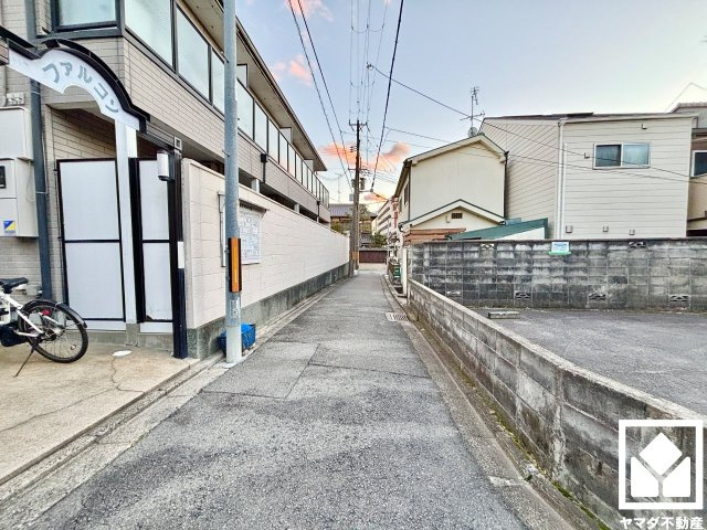 伏見区深草稲荷鳥居前町の前面道路含む現地写真