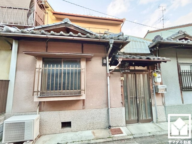 伏見区深草稲荷鳥居前町の外観