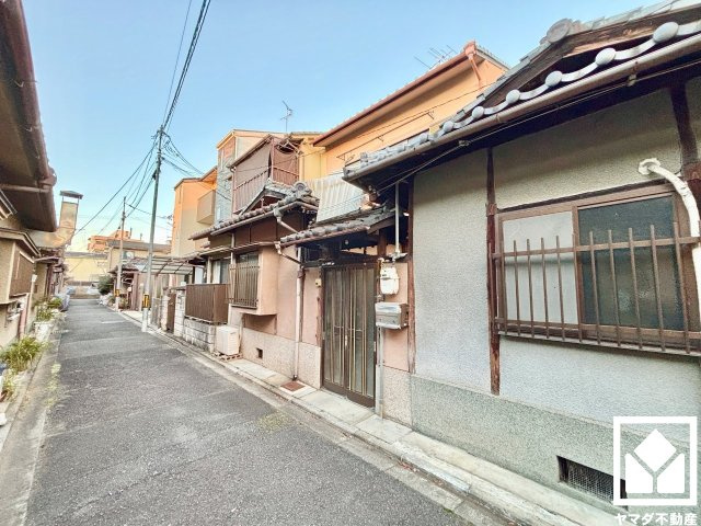 伏見区深草稲荷鳥居前町の外観
