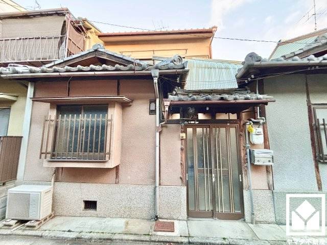 伏見区深草稲荷鳥居前町の外観