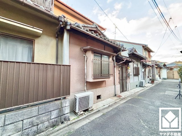 伏見区深草稲荷鳥居前町の外観