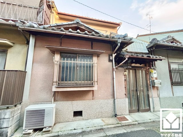 伏見区深草稲荷鳥居前町の外観