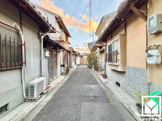 伏見区深草稲荷鳥居前町の外観