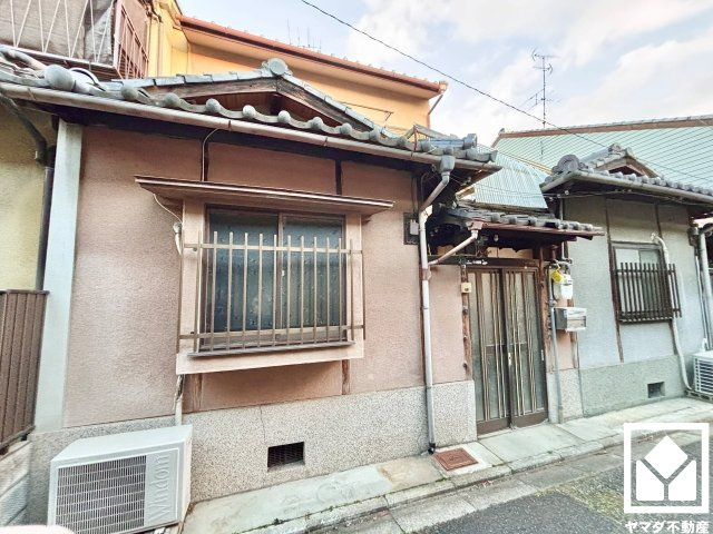 伏見区深草稲荷鳥居前町の外観