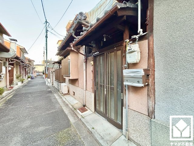 伏見区深草稲荷鳥居前町の外観