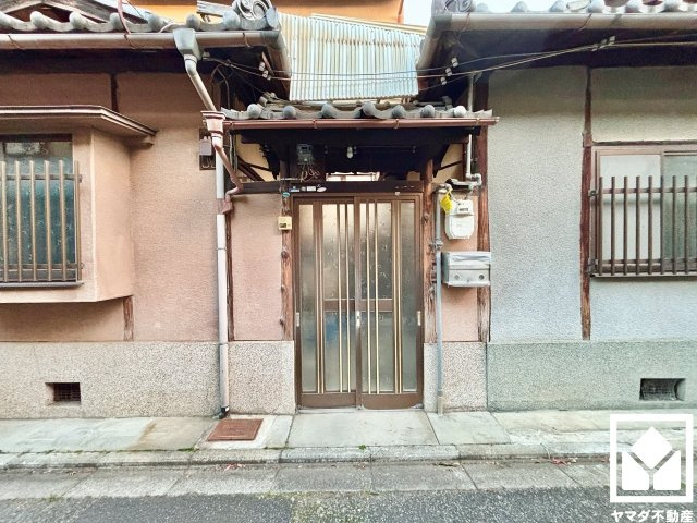 伏見区深草稲荷鳥居前町の玄関