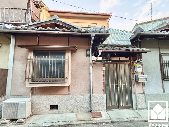 伏見区深草稲荷鳥居前町の外観