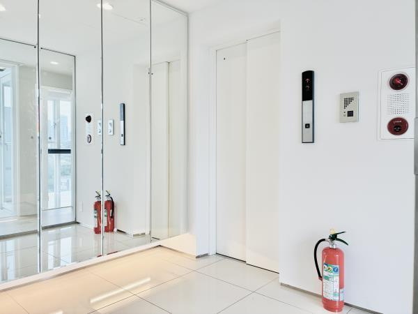 渋谷区広尾１丁目の賃貸マンションの玄関