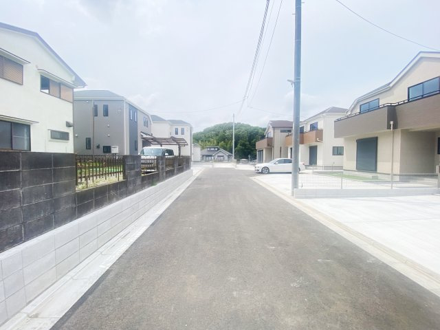 祝　成約済み　八王子市　元八王子町　新築戸建ての前面道路含む現地写真|～仲介手数料無料☆八王子ひなた不動産～八王子市元八王子町　新築戸建て