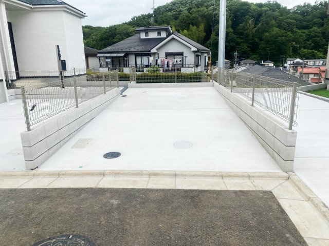祝　成約済み　八王子市　元八王子町　新築戸建ての駐車場|～仲介手数料無料☆八王子ひなた不動産～八王子市元八王子町　新築戸建て