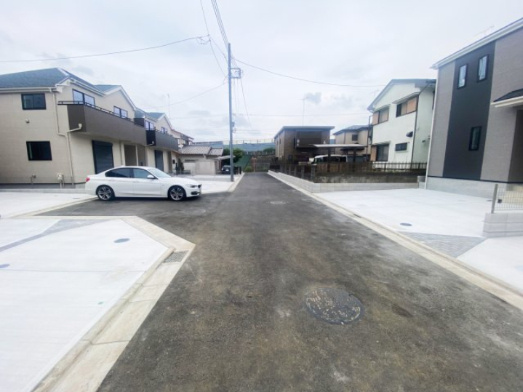 祝　成約済み　八王子市　元八王子町　新築戸建ての前面道路含む現地写真|～仲介手数料無料☆八王子ひなた不動産～八王子市元八王子町　新築戸建て