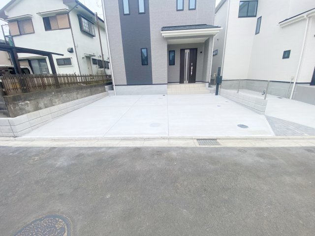 祝　成約済み　八王子市　元八王子町　新築戸建ての駐車場|～仲介手数料無料☆八王子ひなた不動産～八王子市元八王子町　新築戸建て