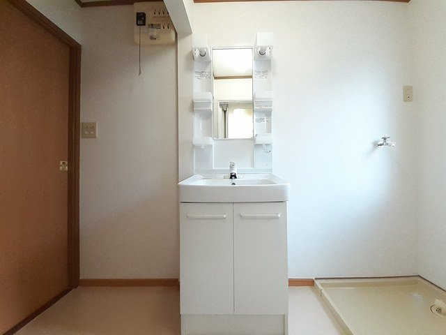 メゾンＭＳ・Ｂの洗面所|ゆったりとスペースのある洗面所