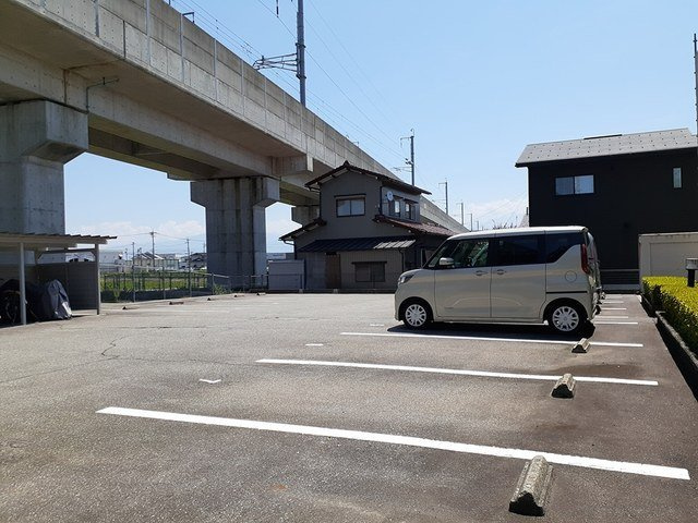 メゾンＭＳ・Ｂの駐車場|駐車場に車を止められます