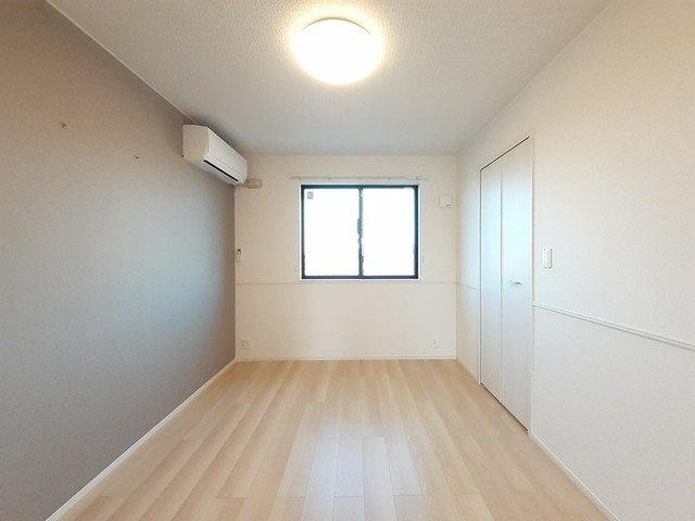 セレッソ手屋の内装|明るい室内です