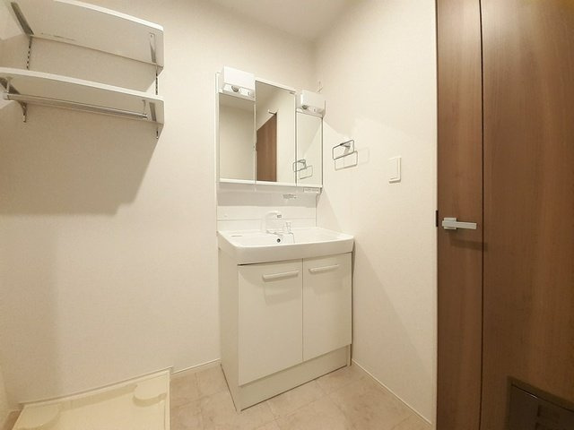 セレッソ手屋の洗面所|明るい洗面所です